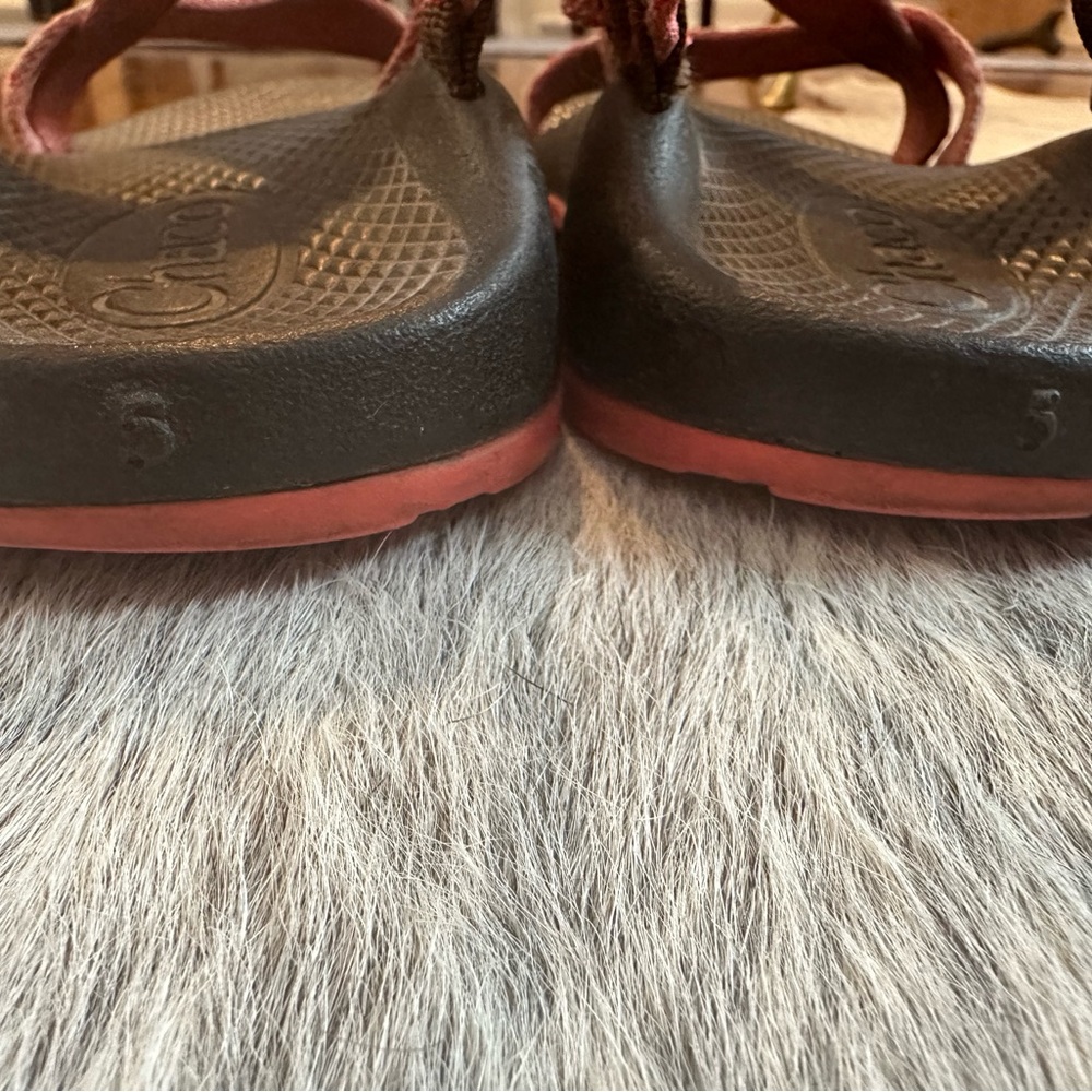 Chaco kids 5 chevron shoes